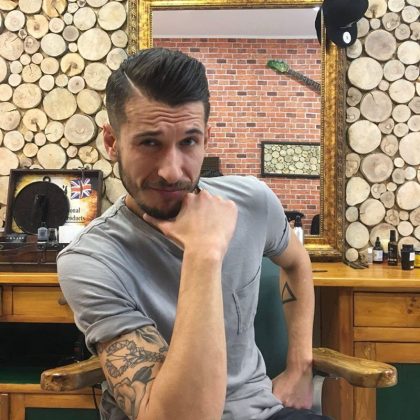 rez_sa_strane_i_ostatak_kose_na_drugoj_strani_Rijeka_frizira_moda_