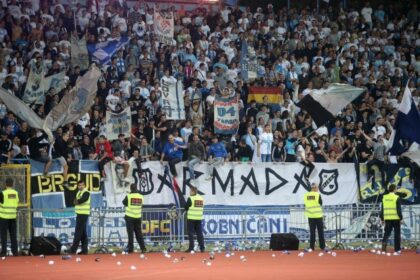 Opatijski suveniri – Volimo Rijeku navijački hit iz 1994. (VIDEO)