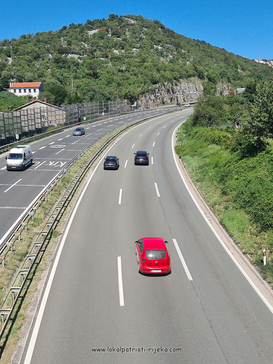 Autocesta a6 čvor orehovica čvor Čavle kako voziti tri trake kamioni vozila propisi