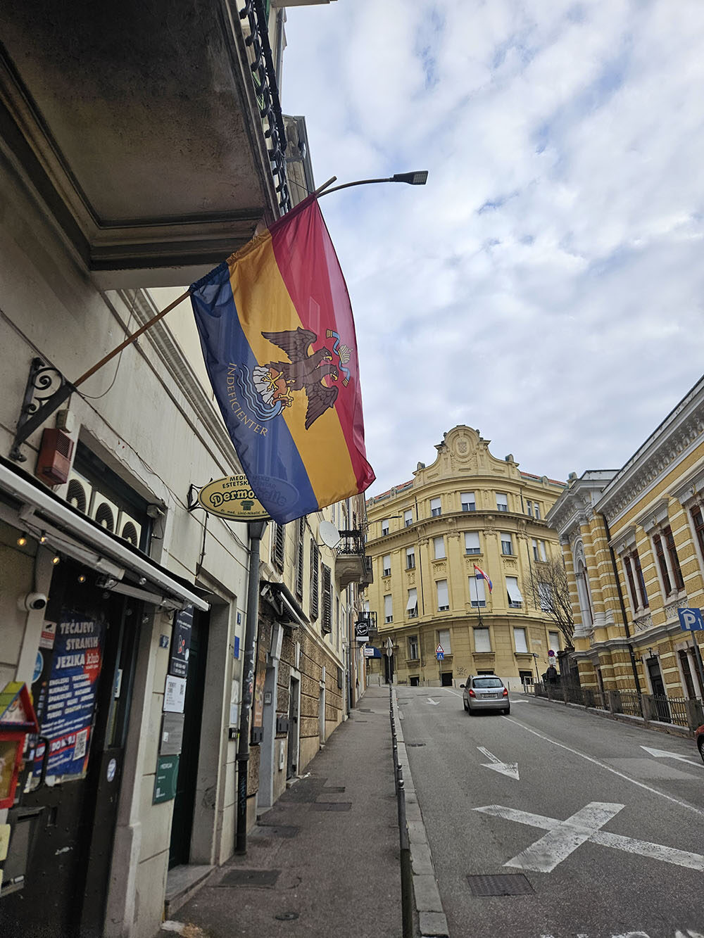Klub Mladih Rijeka LPR Riječka trobojnica Ul. Erazma Barčića 9A