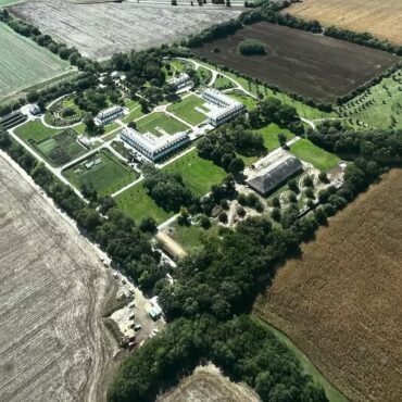 16 godina Orbana država na začelju EU, prijatelji među najbogatijima Imanje Orban Mađarska