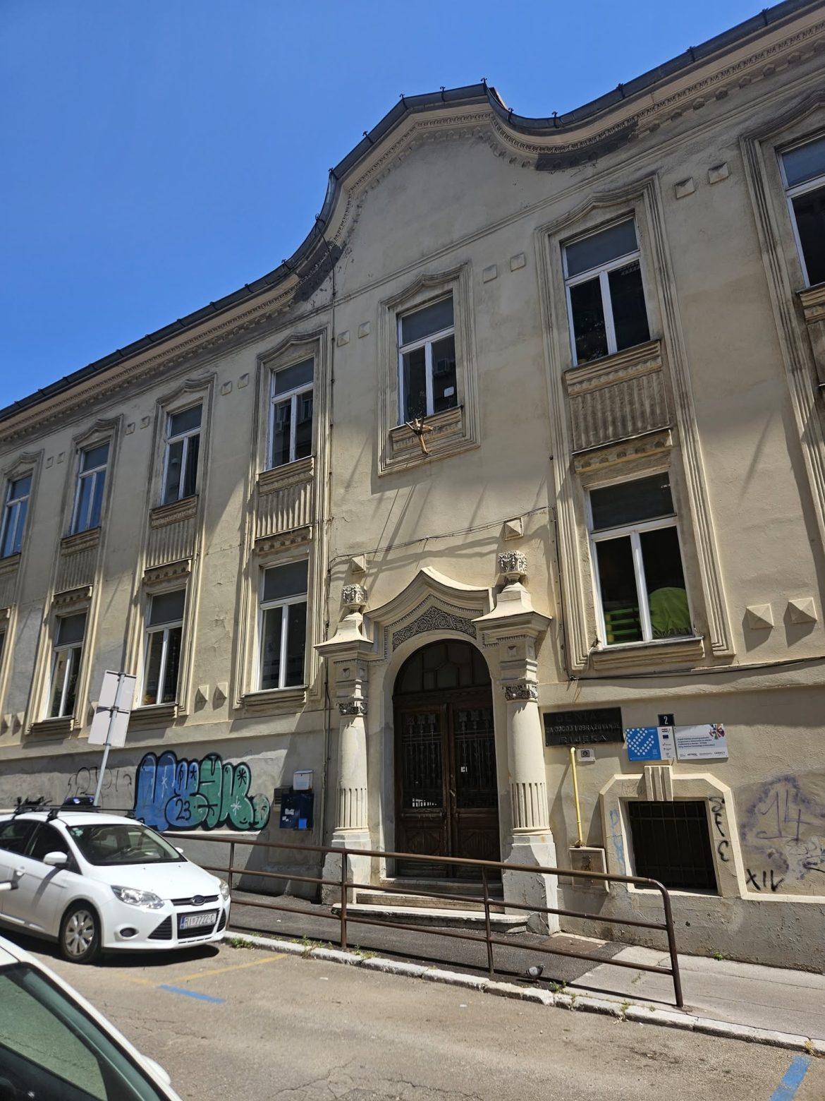 Riječka policija uhitila je jednog od debila grafitera (27)