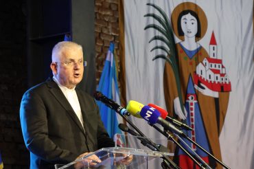 turisti skupljali smeće po Rijeci, nadbiskup Mate Uzinić